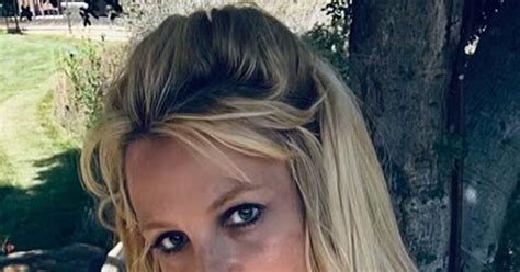 Britney Spears Poses Topless in Daisy Dukes Amid Conservatorship。